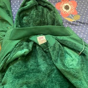 Green Warm winter Women’s Jacket, Fur Fleece inside, size L but fits Medium,